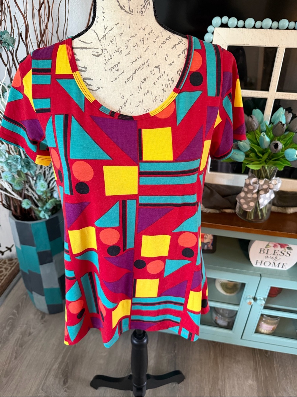 LuLaRoe Short Sleeve Scoop Neck Top in Red, Yellow, Teal, Purple Small